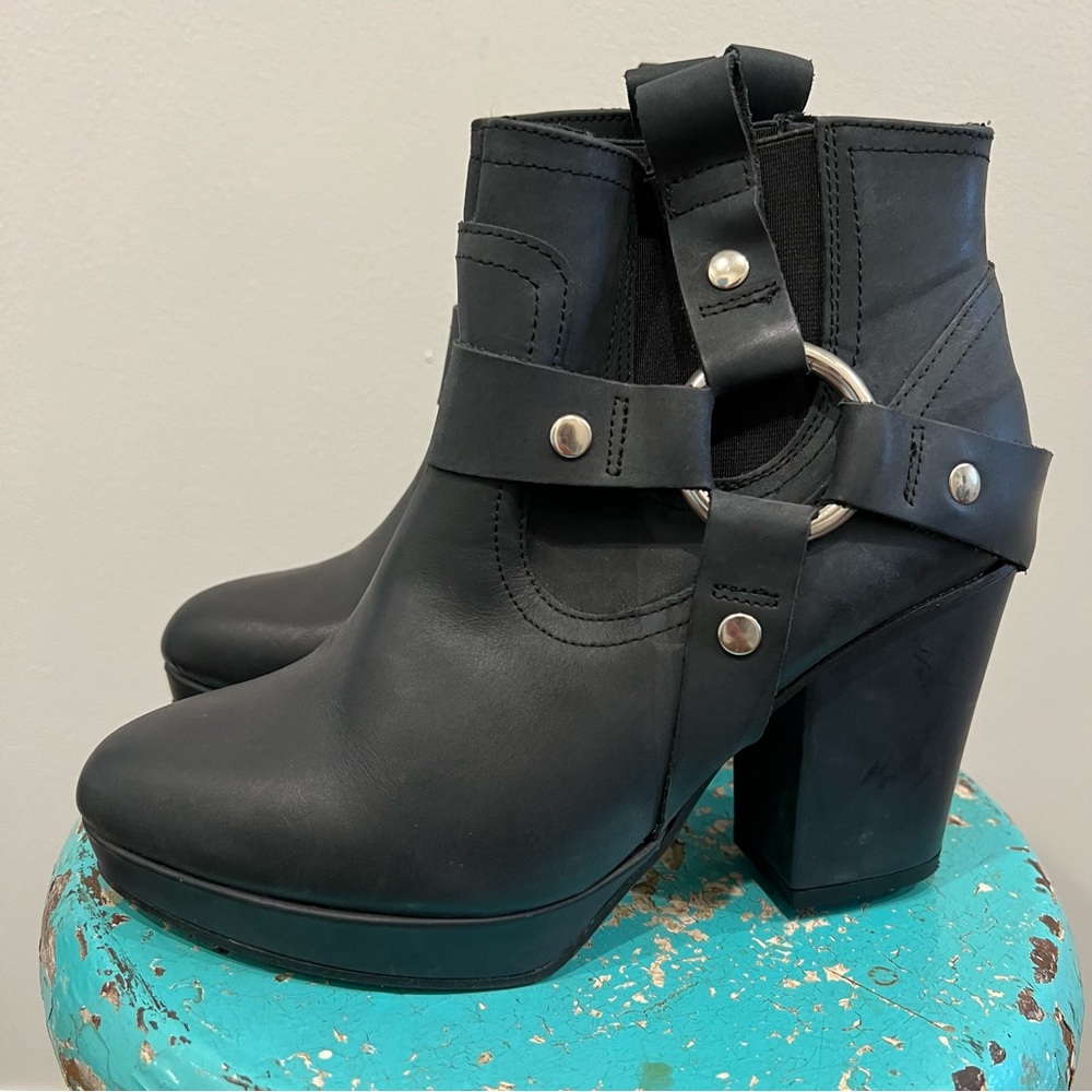 Genuine leather Black Ankle Boots EU 38 (7.5) biker harness platforms by TOPSHOP